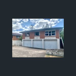 Inner-City Lifestyle & Convenience in the Heart of Red Hill - Photo 3