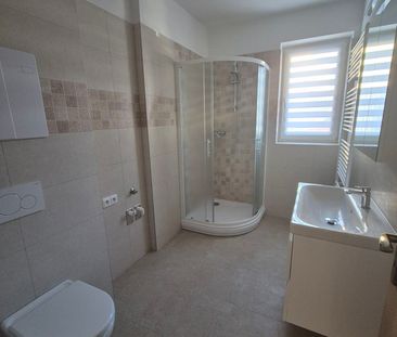 Pronájem bytu 1+kk a garsoniéry 39 m², Osvobození, Stochov - Фото 2