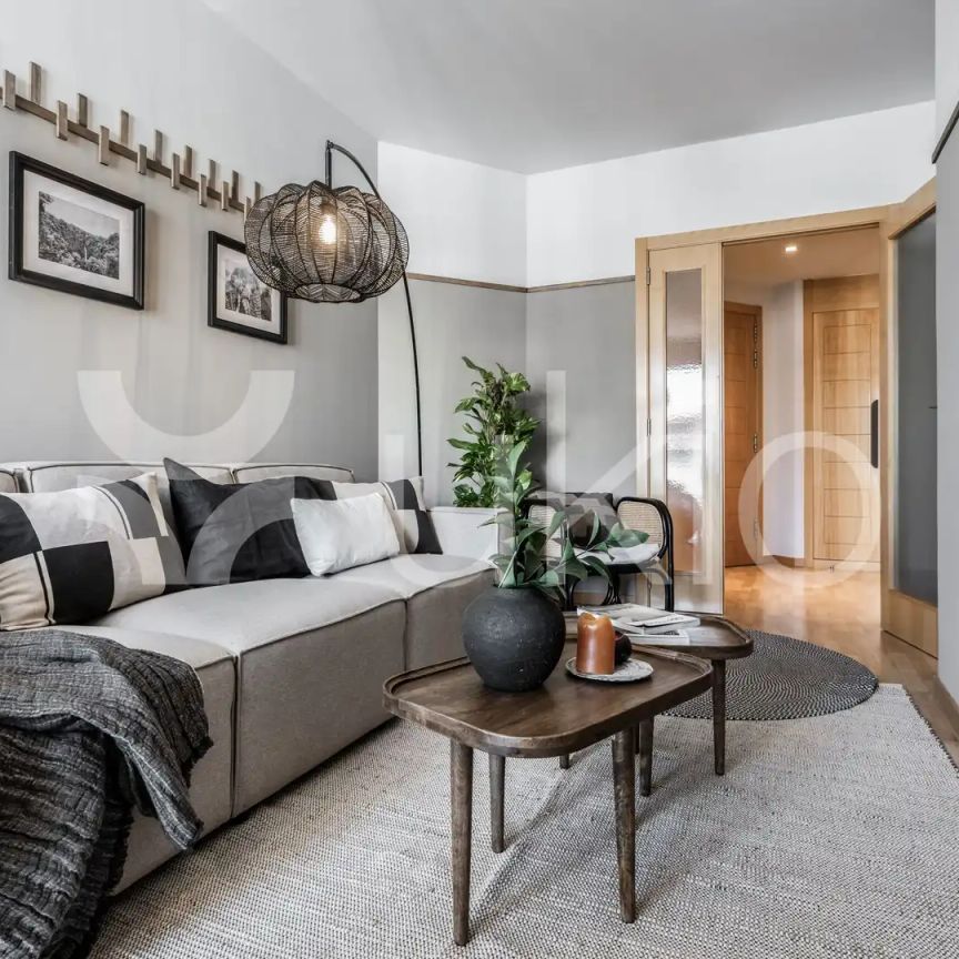 Apartamento de alquiler en Calle de Luis Villa, Goya - Photo 1