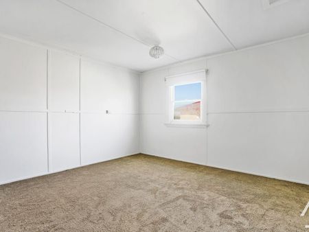 Quiet & Private Living - Photo 3