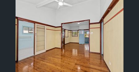 CHARMING QUEENSLANDER COTTAGE IN PRIME WILSTON LOCATION! - Photo 2