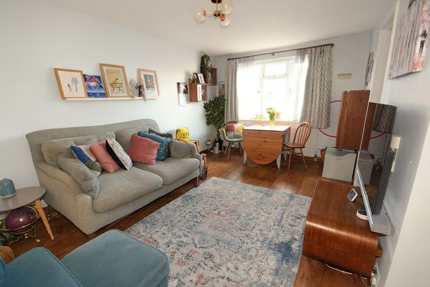 3 Bed Maisonette, Brangwyn Crescent, SW19 - Photo 1