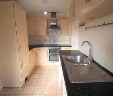 3 bedroom semi-detached house to rent - Photo 6
