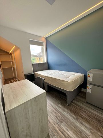 Stunning Room with Private En-Suite – Just 5 Minutes from Watford General Hospital! - Photo 2