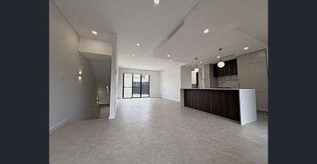 New 3-Bedroom Townhouse - Prime Eastwood Location - Photo 2