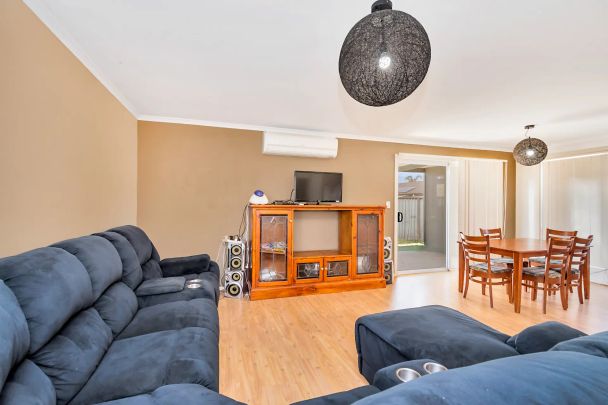 Three bedroom Two bathroom home in popular locale - Photo 1