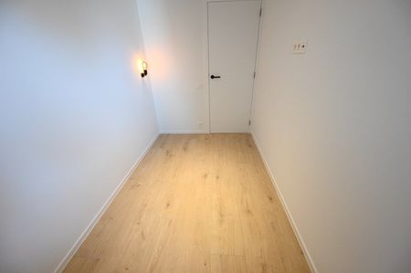 ONGEMEUBELD - NIEUW - Luxueus gerenoveerd appartement met 3 slaapkamers en met een OPEN ZICHT op het Burgemeester Frans Desmidtplein. - Foto 4