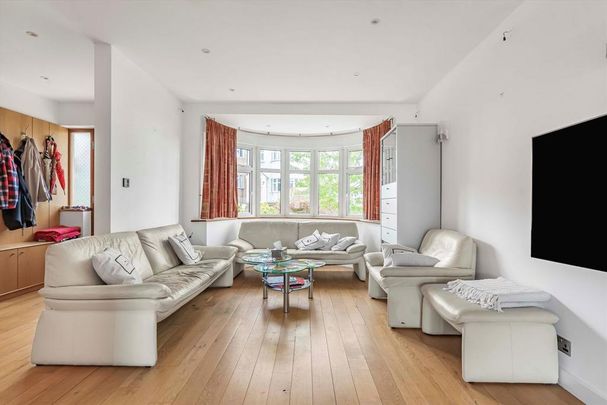 3 bedroom flat to rent - Photo 1