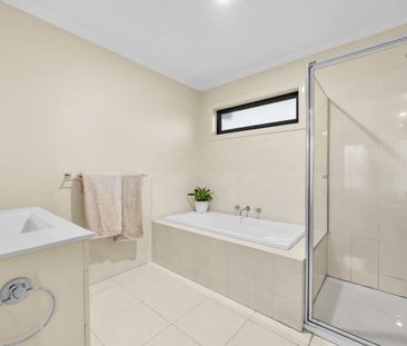 Modern suburban living - Photo 4