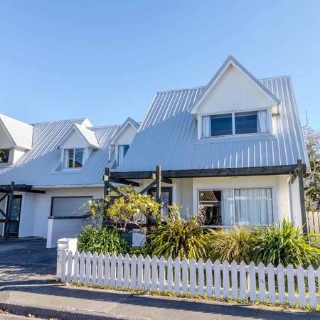 Newly Renovated 3 bedroom Duplex - Photo 3