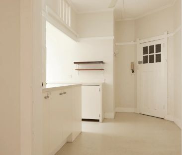 Charming Two Bedroom Apartment - Photo 6