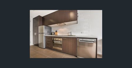 One-bedroom apartment perfectly positioned across from Deakin University. - Photo 5