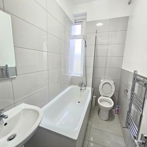 Studio Flat, Abbey Road, NW8 - Photo 3