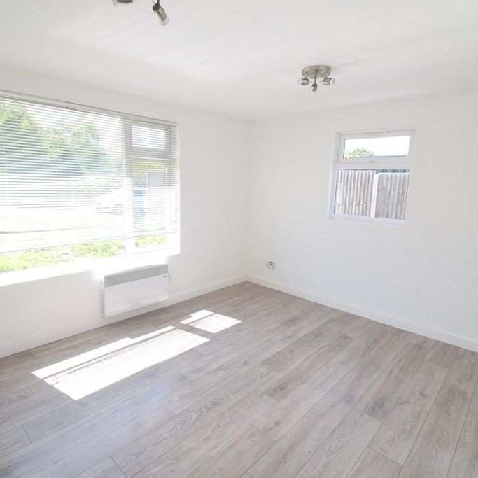 2 bedroom detached bungalow to rent - Photo 1