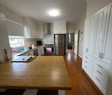 Neat Two Bedroom Home In A Great Location! - Photo 5