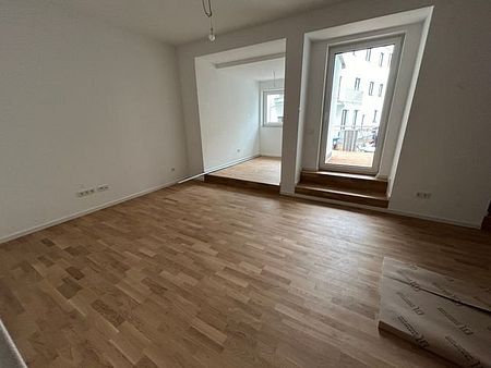 Erstbezug nach Sanierung - Attraktive 2- Zimmerwohnung mit EBK zu vermieten! - Foto 2