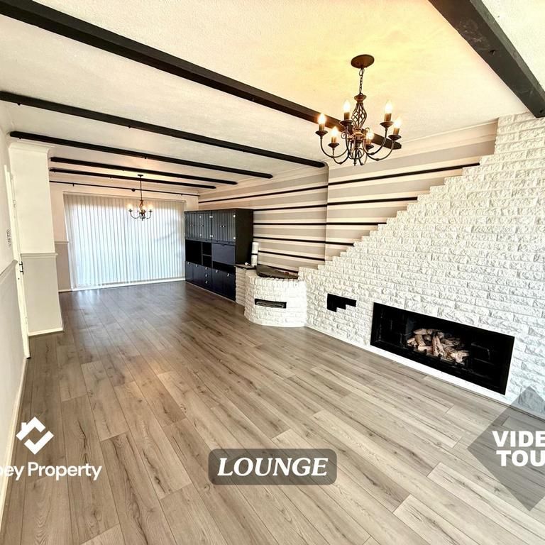 3 bedroom semi-detached bungalow to rent - Photo 1