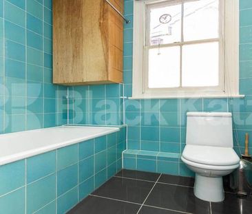 Stunning split level two bed with balcony and period features. - Photo 5