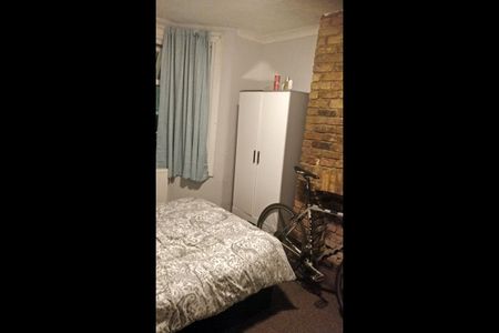 Room in a Shared House, Selby Road, E13 - Photo 5