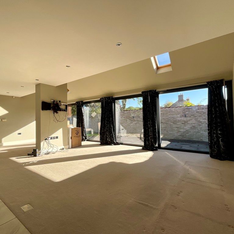 4 bedroom Semi-Detached House to let - Photo 1