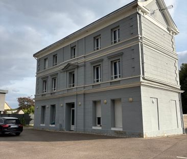 T2 de charme avec terrasse et stationnement - Photo 6