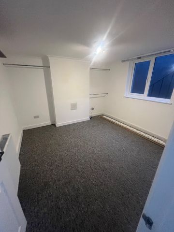 1 Bed Flat, Viaduct Road, BN1 - Photo 2