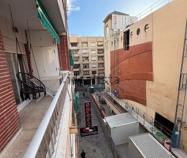 Alquiler de piso en Plaza Isabel segunda s/n - Photo 2