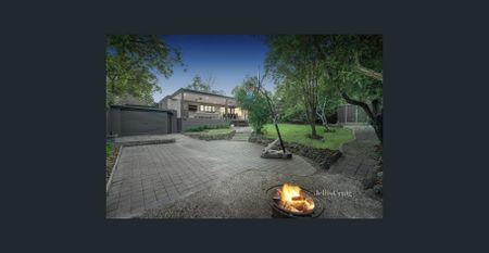 Expansive family entertainer in an idyllic leafy neighbourhood - Photo 2