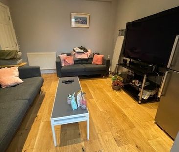 Room in a Shared House, Garratt Lane, SW17 - Photo 2