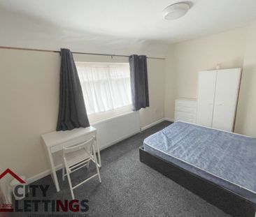 2 Bedroom Mid Terraced House - Photo 3