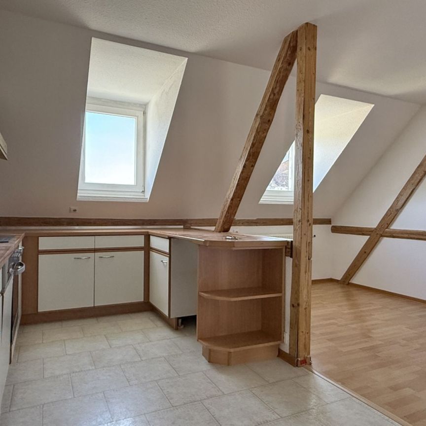 viiiel Platz • 2 Zimmer • Einbauküche • Dusche & Wanne • Tageslichtbad • Dachgeschoss - Photo 1