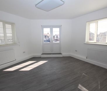 4 bedroom flat to rent - Photo 1