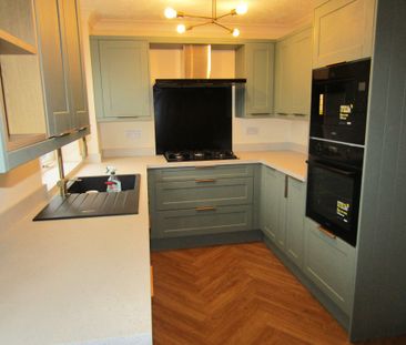 4 bed Town House - To Let - Photo 3