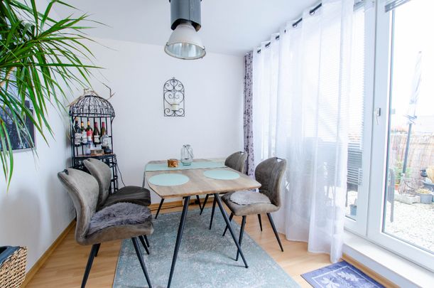 Moderne 2 Zimmer-Wohnung im Dachgeschoss mit Loggia und Stellplatz - Photo 1