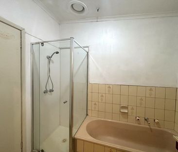 3 BEDROOM FAMILY HOME - Photo 1