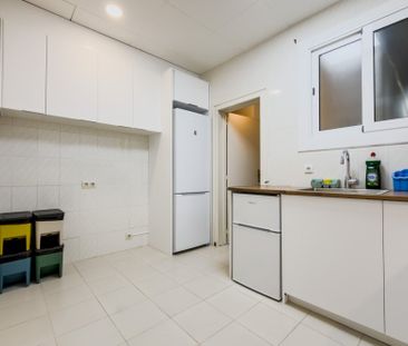 Cozy interior room next to Sants train station - Photo 1