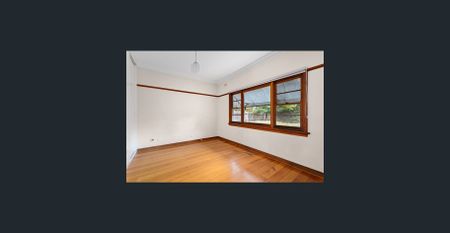 LOVELY THREE BEDROOM HOME - Photo 4