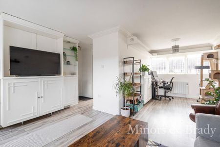 3 bedroom flat to rent - Photo 2