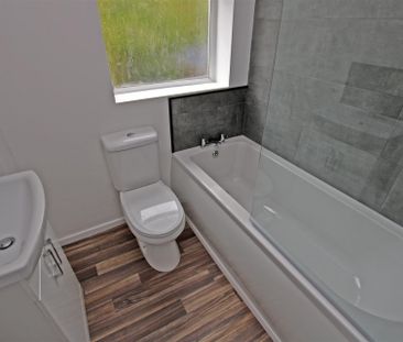 2 bedroom Semi-detached house to rent - Photo 3