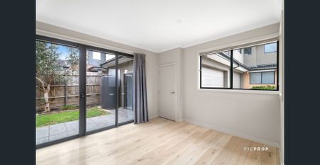 Perfectly Positioned, Near- New Townhouse! - Photo 4