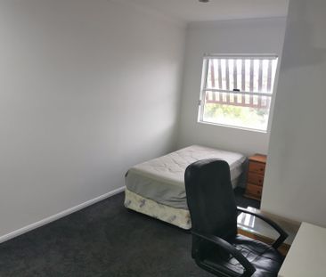 Varsity Lakes - Photo 1