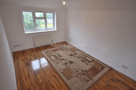 4 bedroom semi-detached house to rent - Photo 2