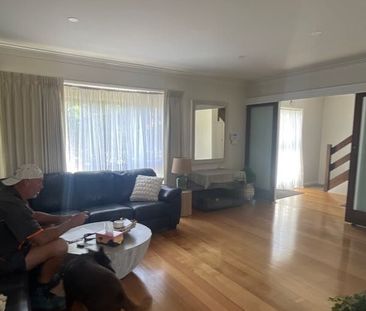 Freshly Painted, Spacious & Location Perfect! - Photo 1