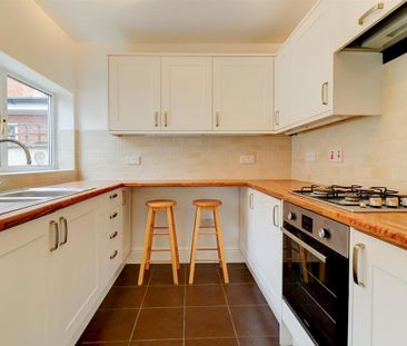 2 bedroom end of terrace house to rent - Photo 1