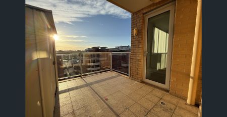 Ideally located three bedroom apartment - Photo 2