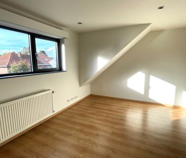 Volledig gerenoveerd energiezuinig duplex appartement dichtbij vele... - Photo 1