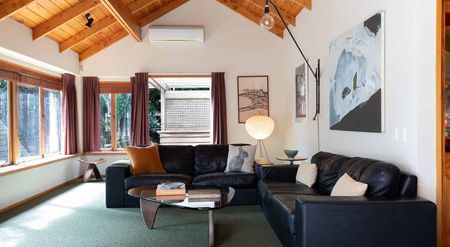 Magical, architectural gem in leafy Epsom - Photo 3