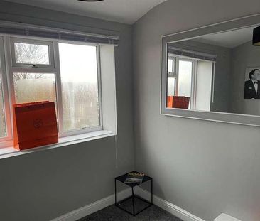 Flat, Cross Green Lane, Halton, Leeds, LS15 - Photo 1