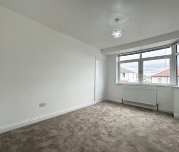 4 bedroom semi-detached house to rent - Photo 3