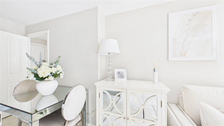 John Norman Grove, Lightwater - 1 bedroomProperty for lettings - Seymours - Photo 3